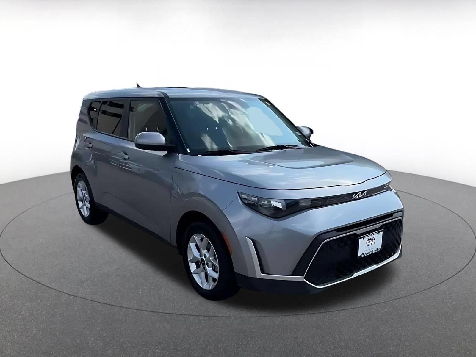 Used 2025 Kia Soul LX w/ LX Technology Package FWD image 3