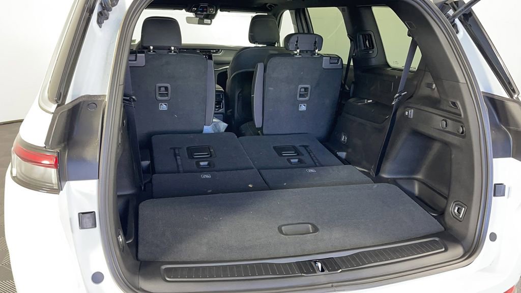 New 2025 Jeep Grand Cherokee L Laredo image 33