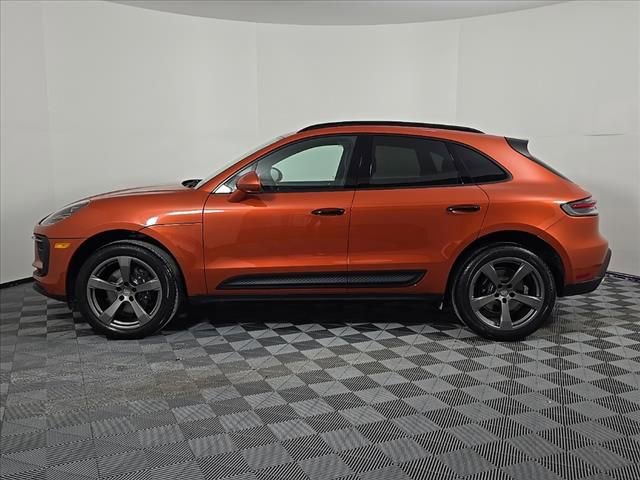 Certified 2025 Porsche Macan AWD/4WD image 2