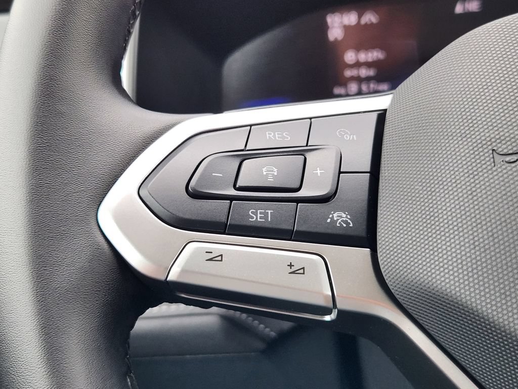 Certified 2025 Volkswagen Taos SE AWD/4WD image 22