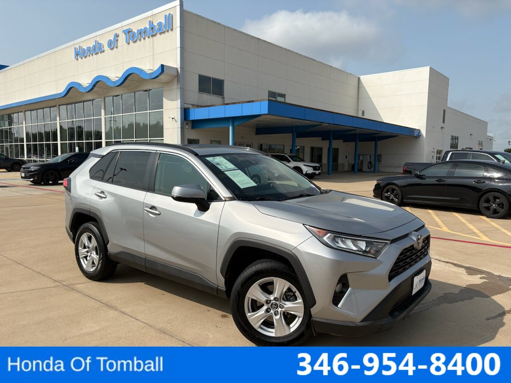 Used 2020 Toyota RAV4 XLE w/ Convenience Package FWD image 1