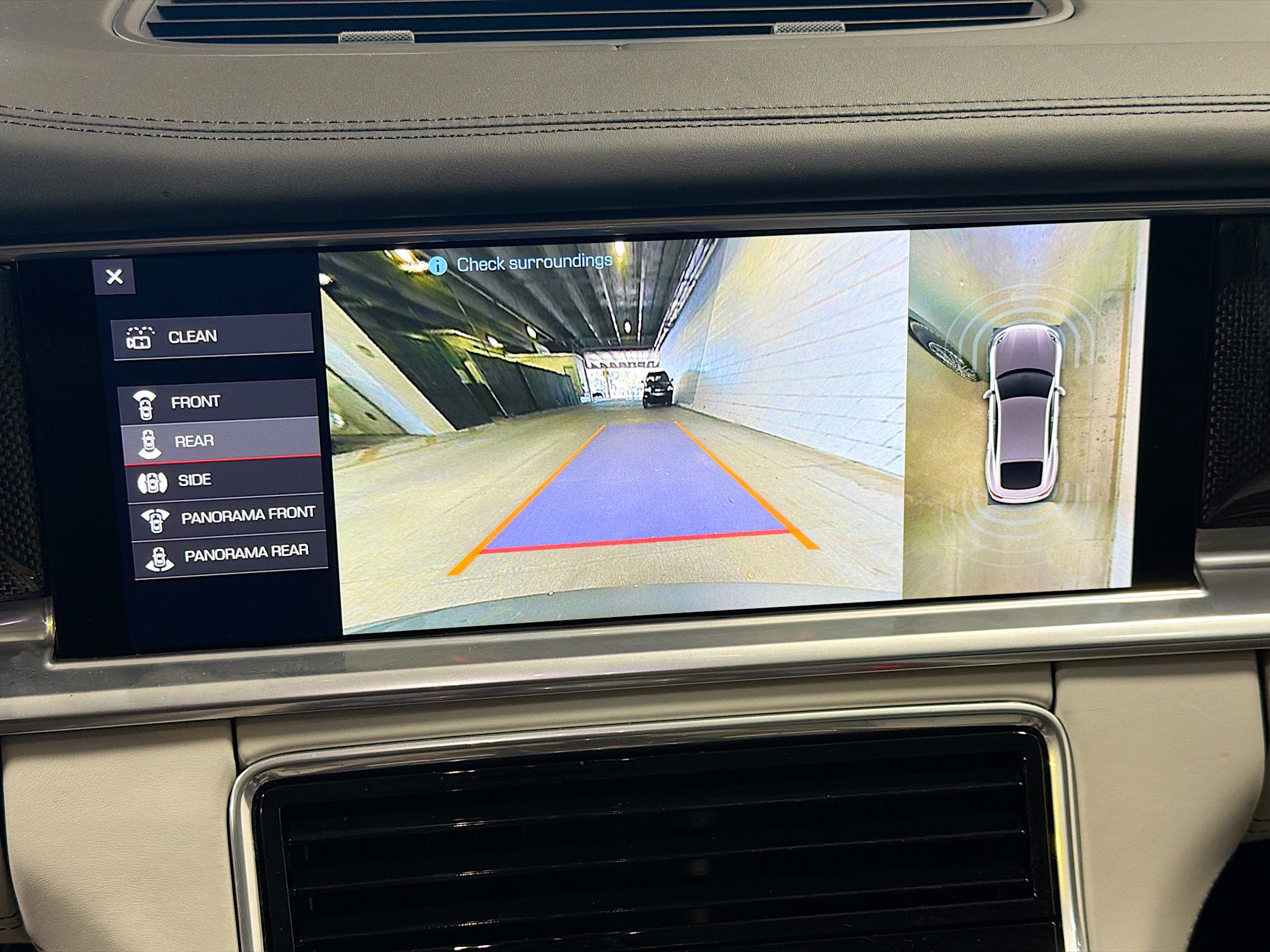 Used 2020 Porsche Panamera GTS image 32