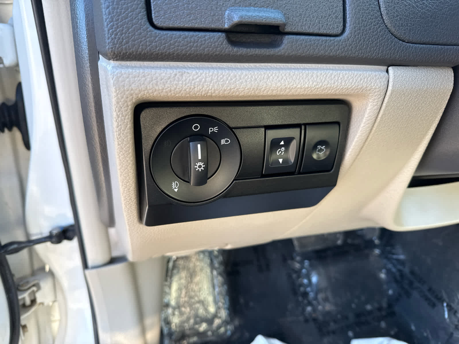 Used 2010 Ford Fusion SE image 17