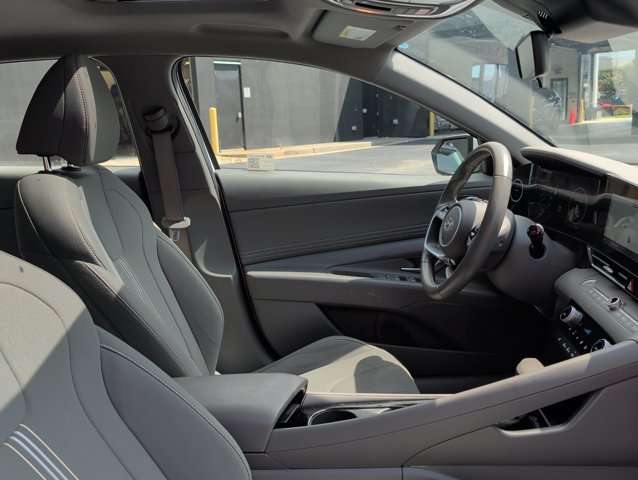 Used 2025 Hyundai Elantra SEL FWD image 28