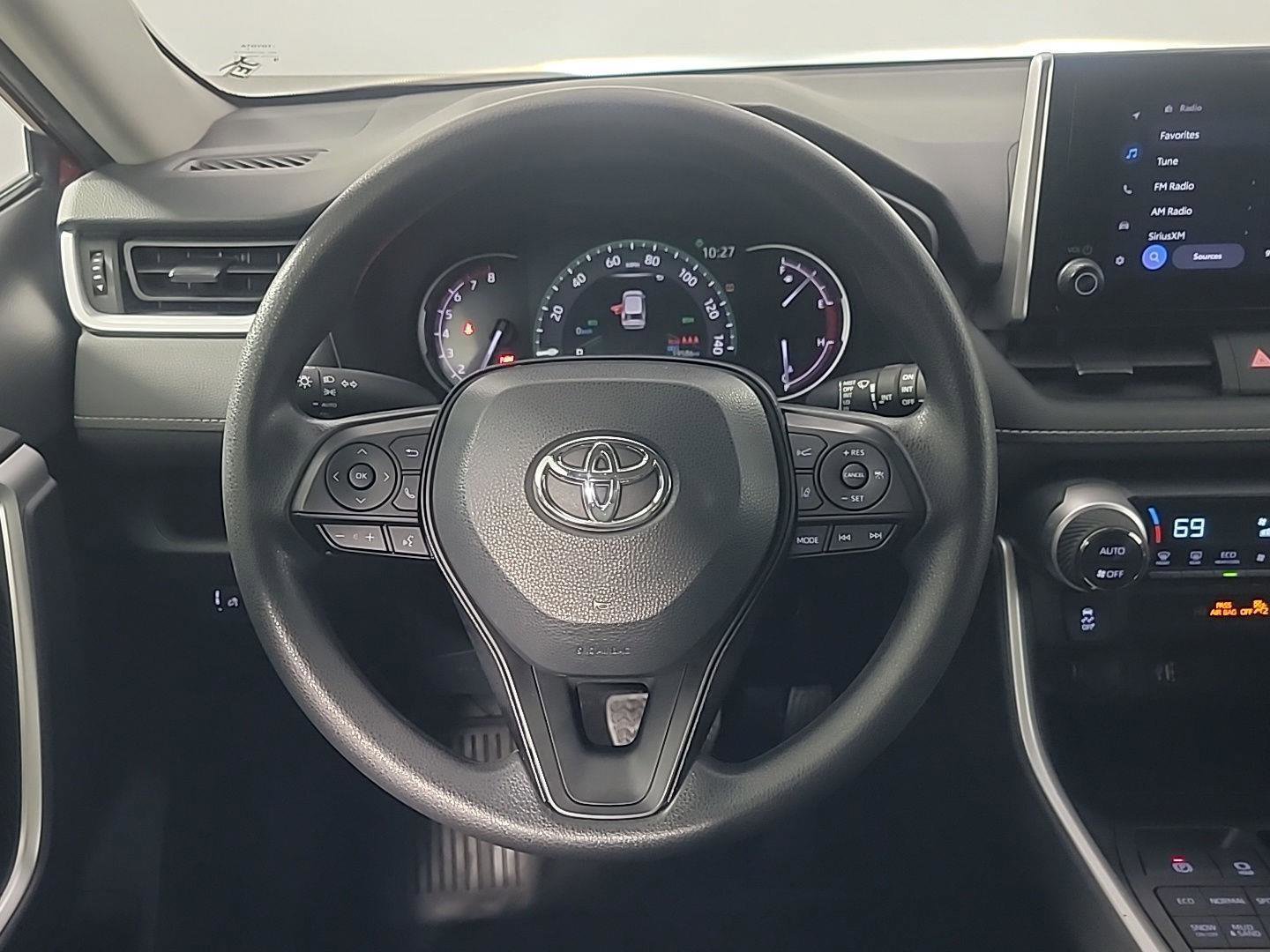 Used 2024 Toyota RAV4 XLE image 21