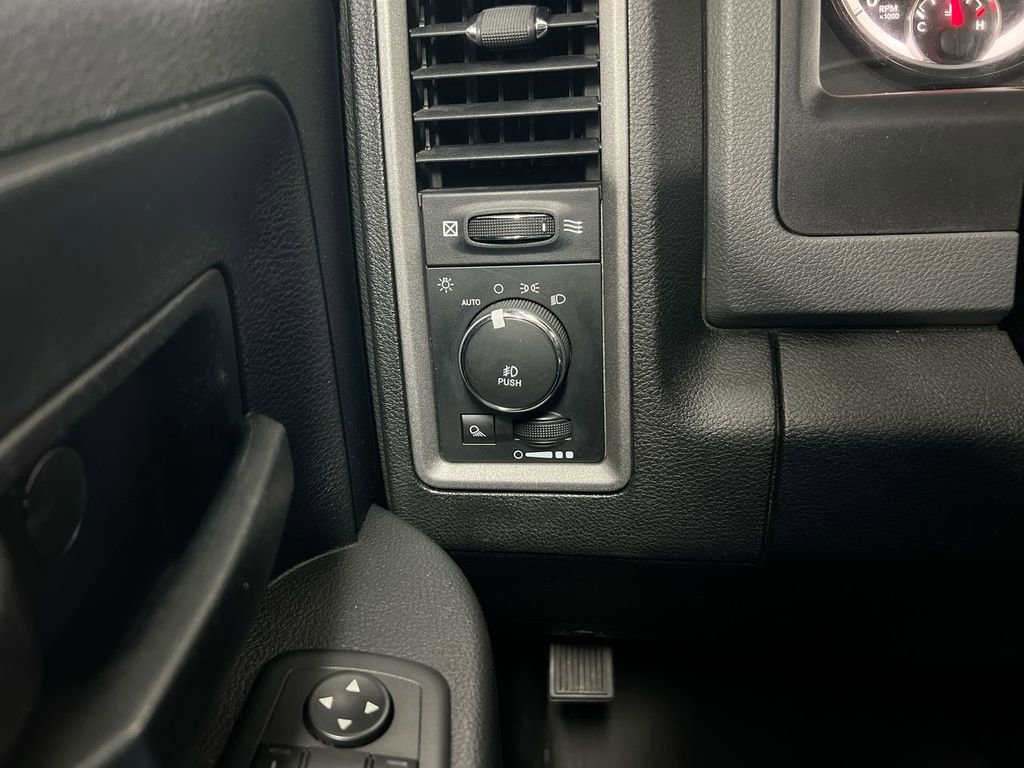 Used 2017 RAM 1500 Express w/ Express Value Package RWD image 17
