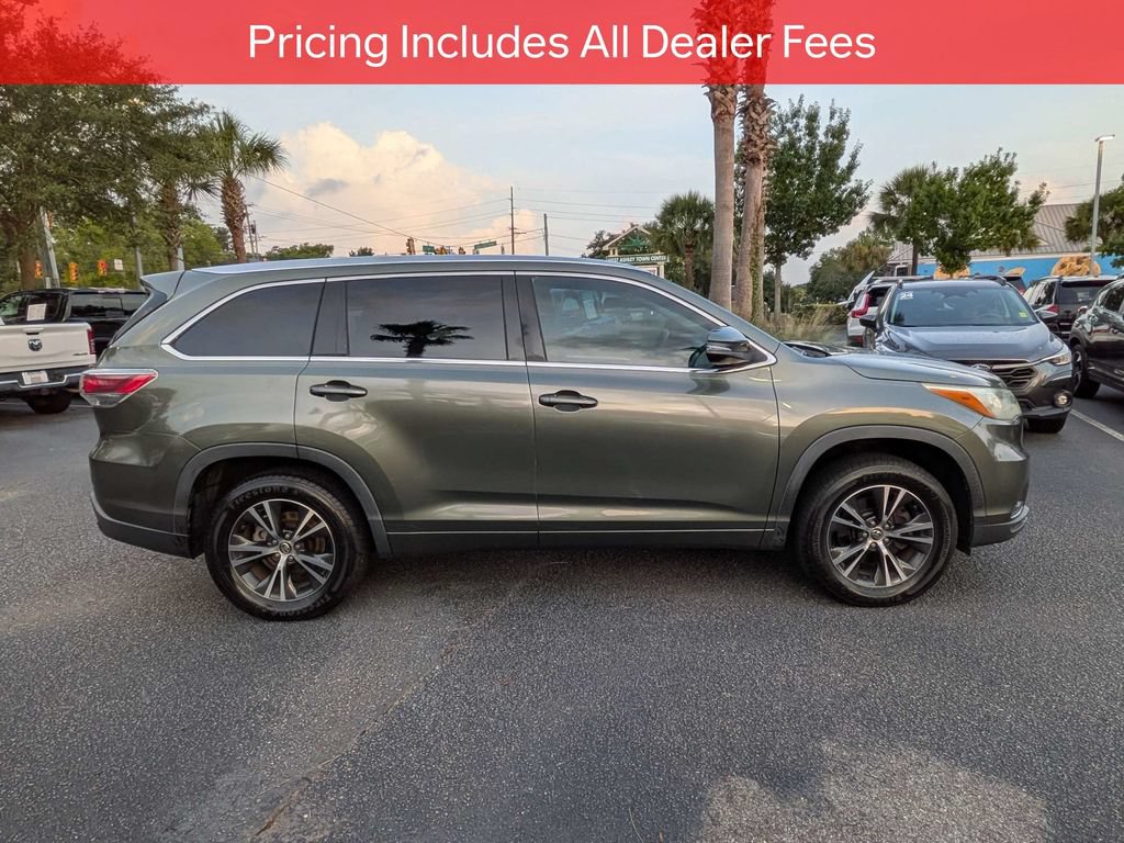 Used 2016 Toyota Highlander XLE FWD image 4