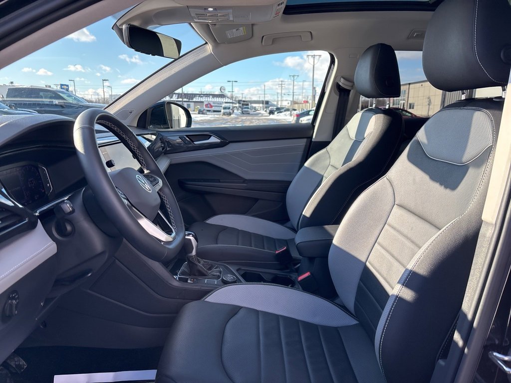 Used 2024 Volkswagen Taos SEL image 29