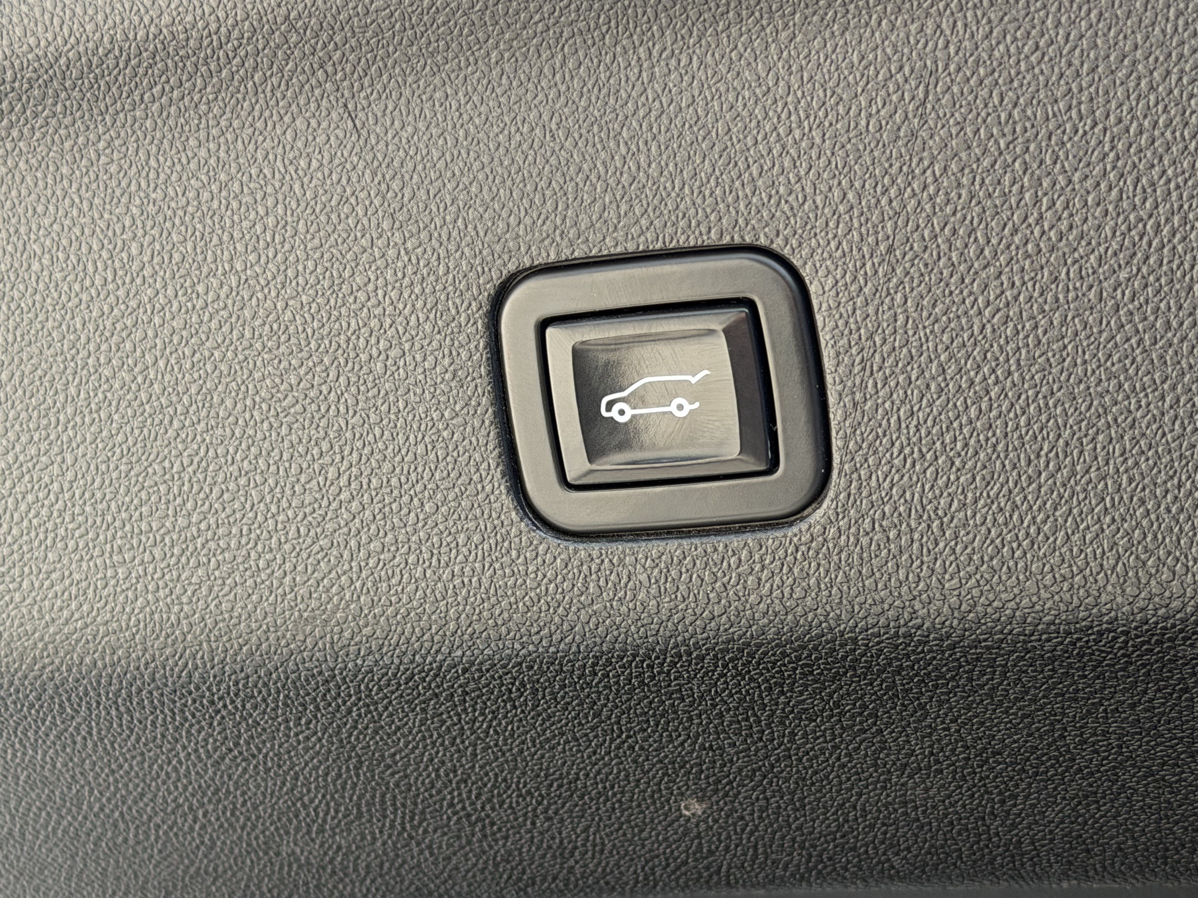 Used 2021 Chevrolet Suburban LT RWD image 10