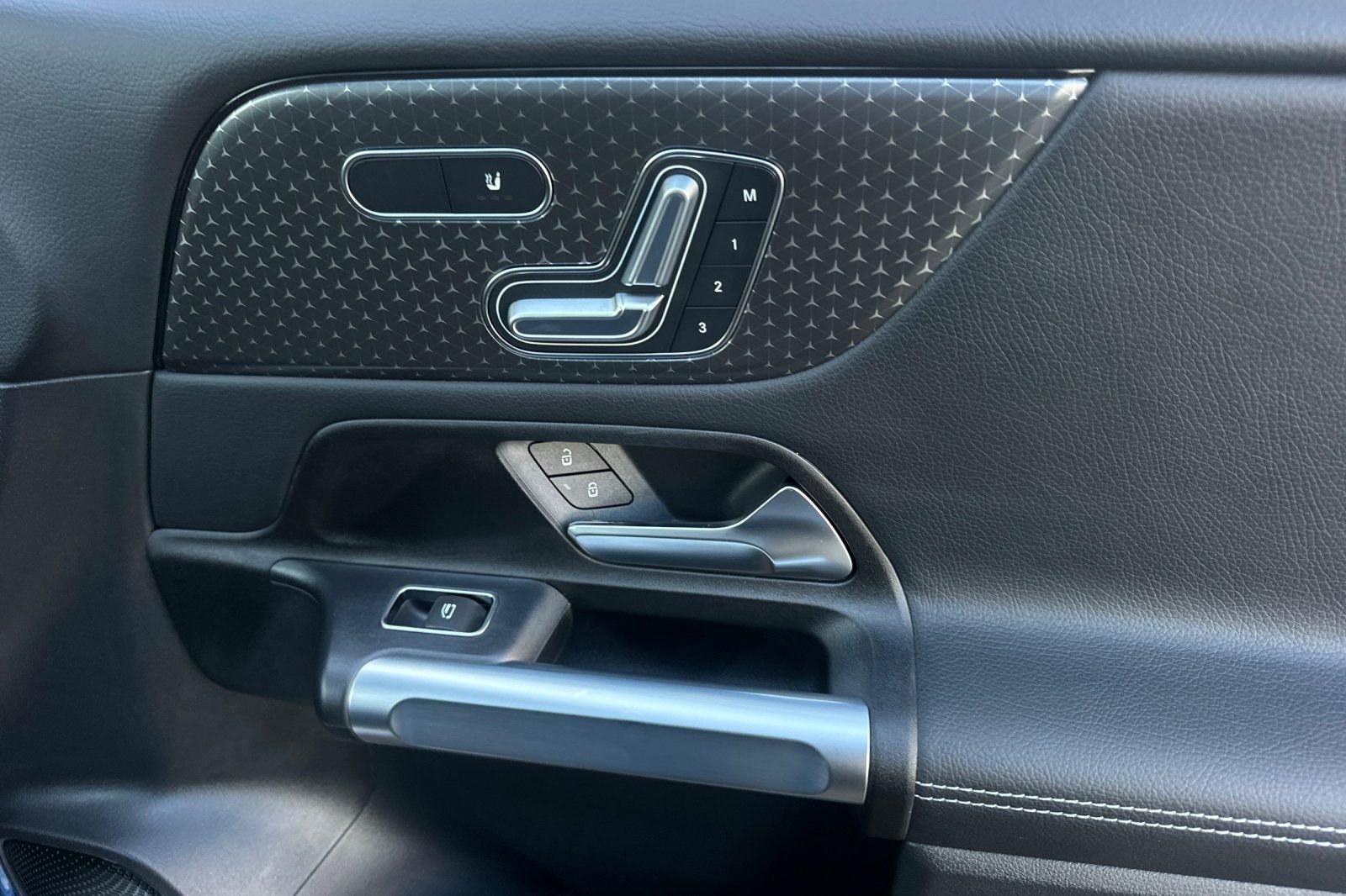 New 2026 Mercedes-Benz GLB 250 GLB 250 image 32