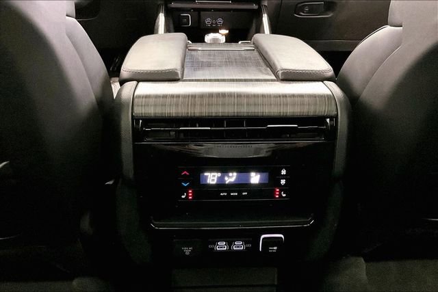 Used 2023 Jeep Wagoneer Series III w/ Premium Group I image 10