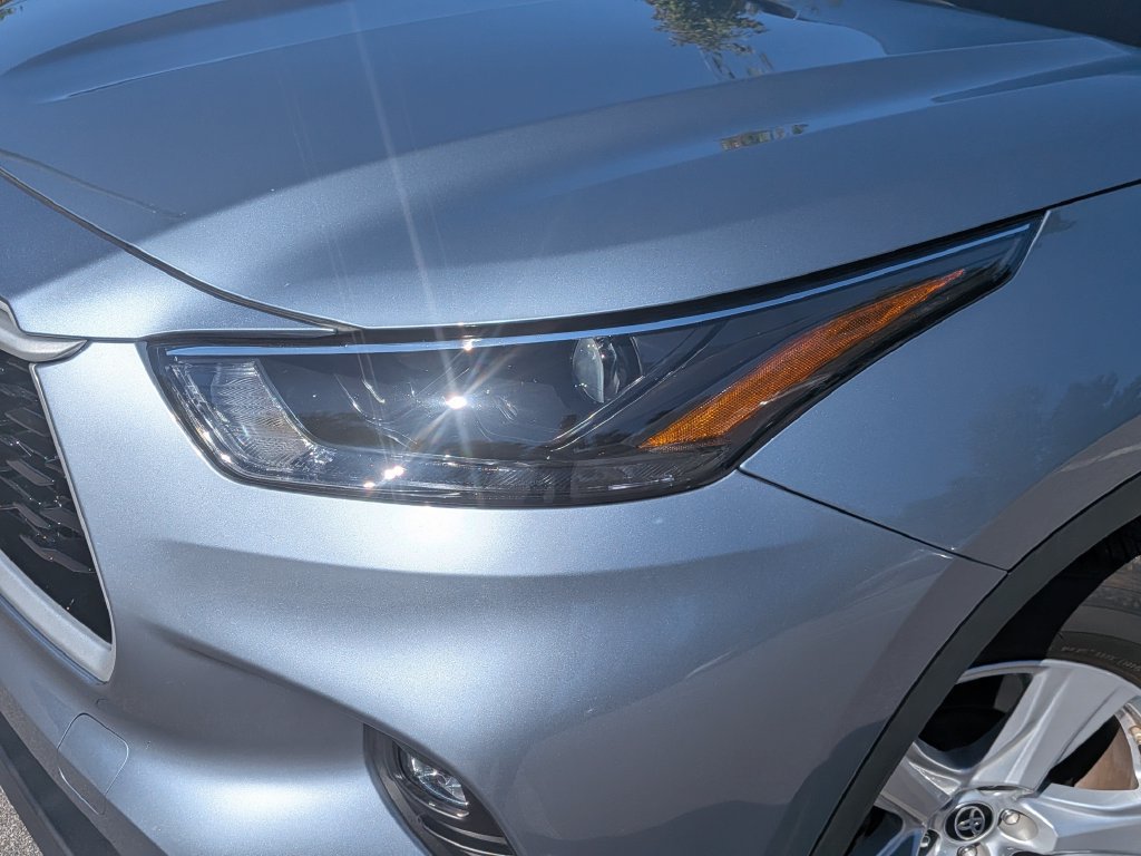 Used 2024 Toyota Highlander LE AWD/4WD image 7