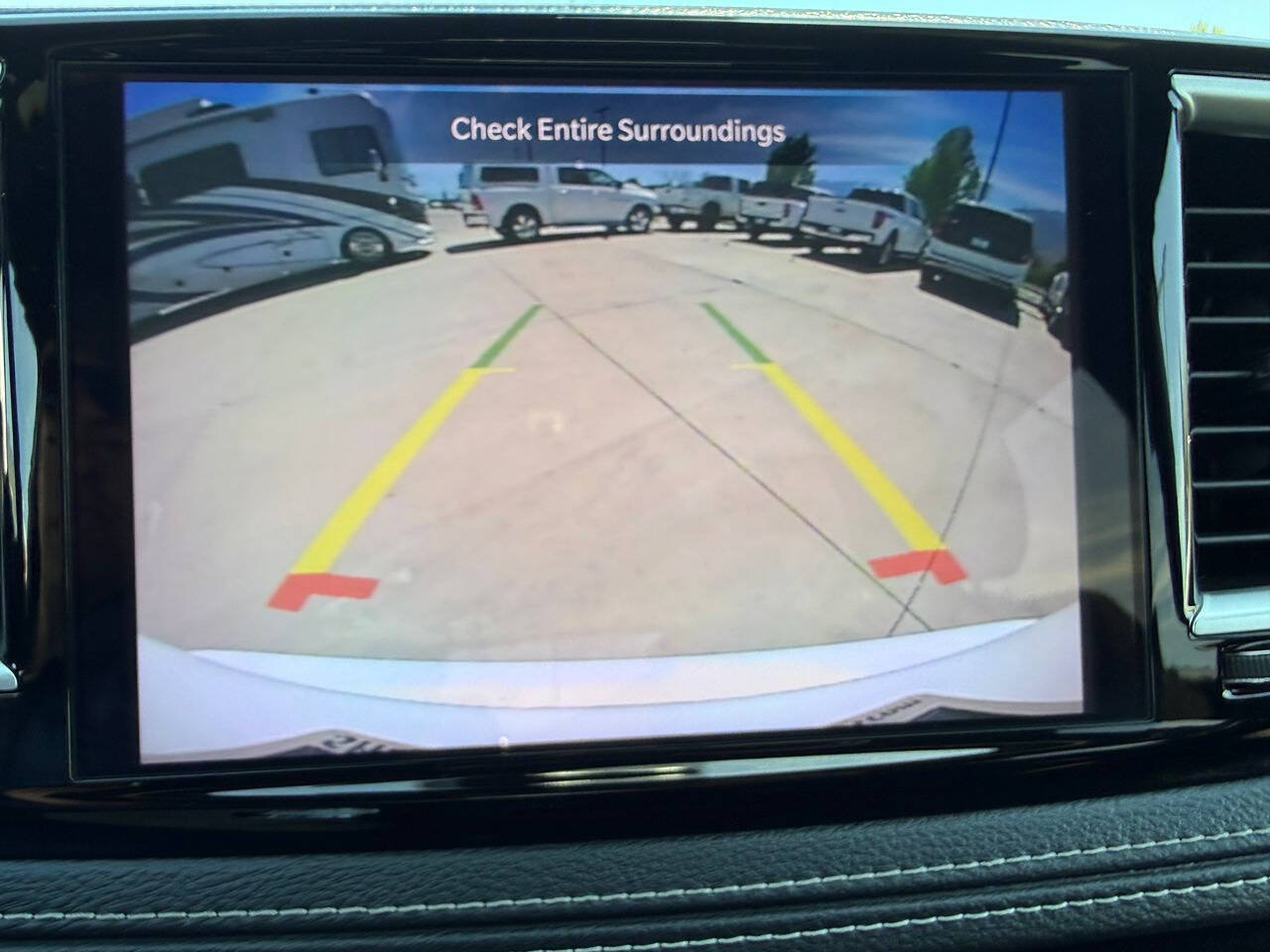 Used 2024 Chrysler Pacifica Touring FWD image 38