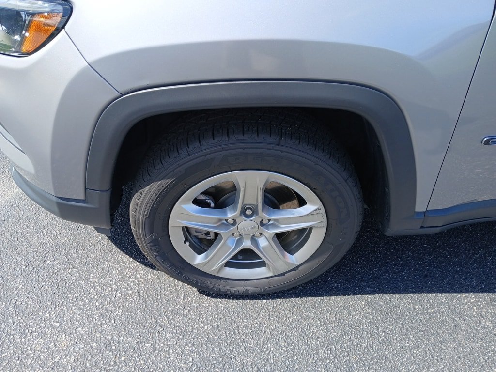 Certified 2024 Jeep Compass Latitude AWD/4WD image 9