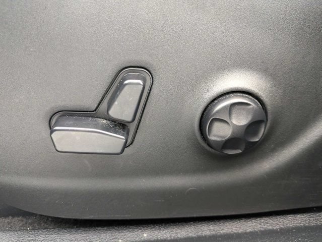 Used 2020 Jeep Cherokee Latitude Plus FWD image 20