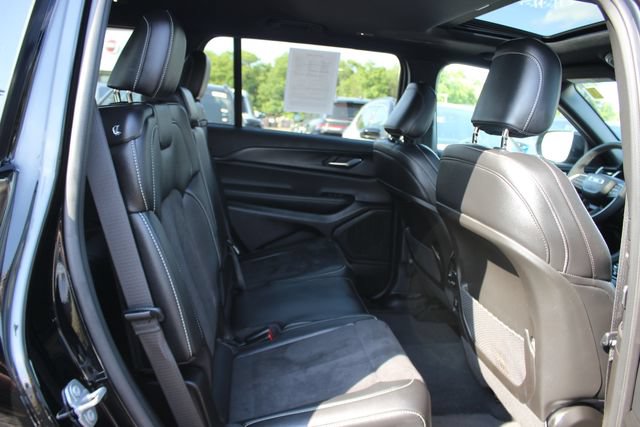 Used 2024 Jeep Grand Cherokee L Altitude AWD/4WD image 28