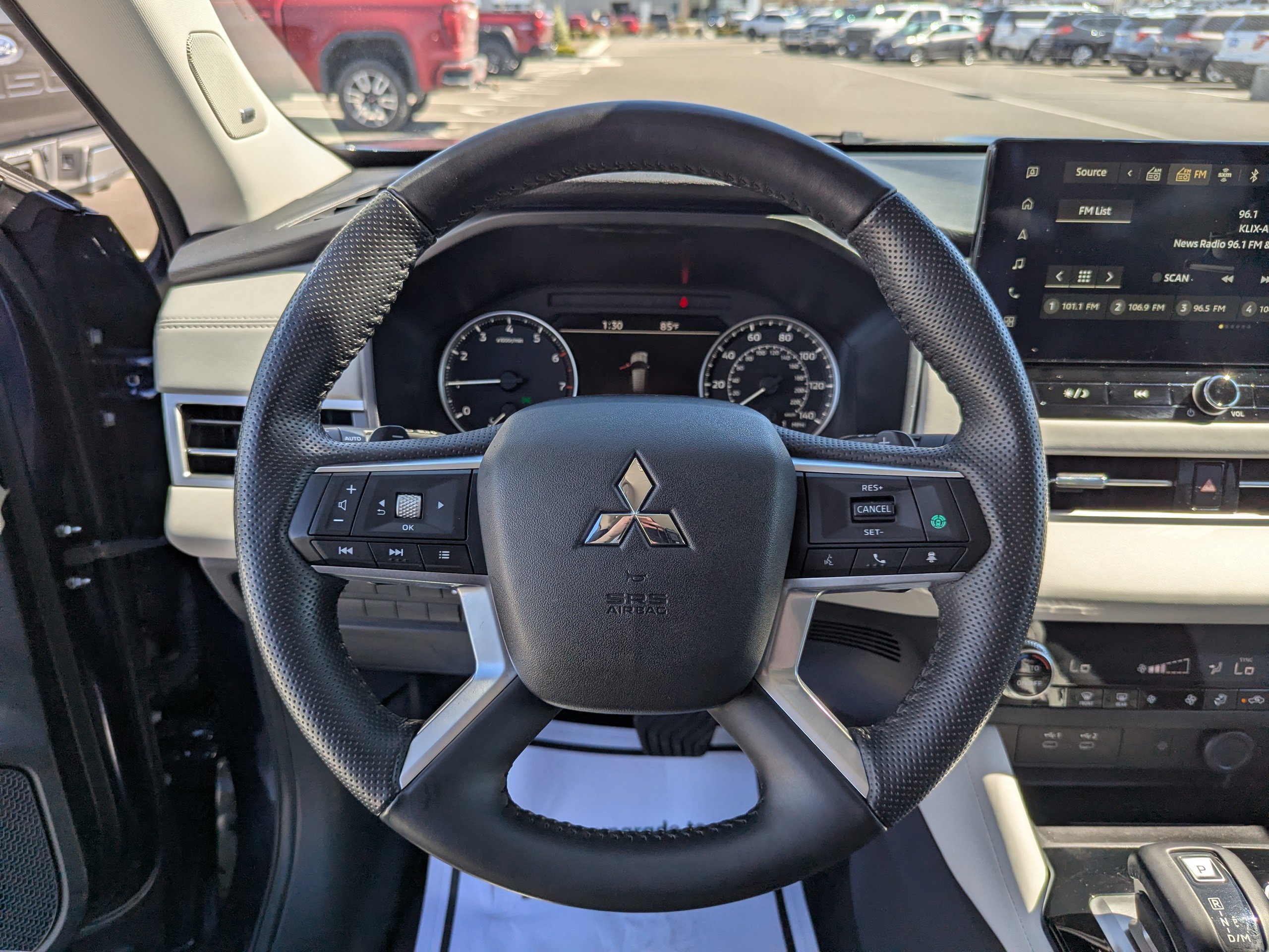Used 2025 Mitsubishi Outlander SE AWD/4WD image 15