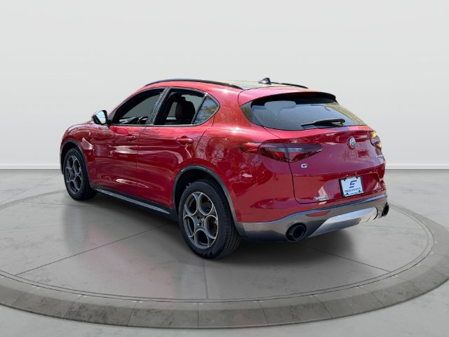 Used 2023 Alfa Romeo Stelvio Ti AWD/4WD image 4