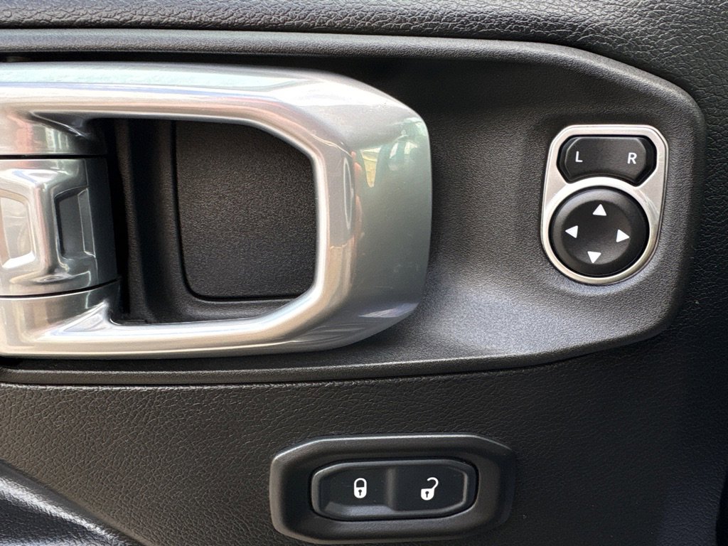 Used 2022 Jeep Gladiator Sport image 11