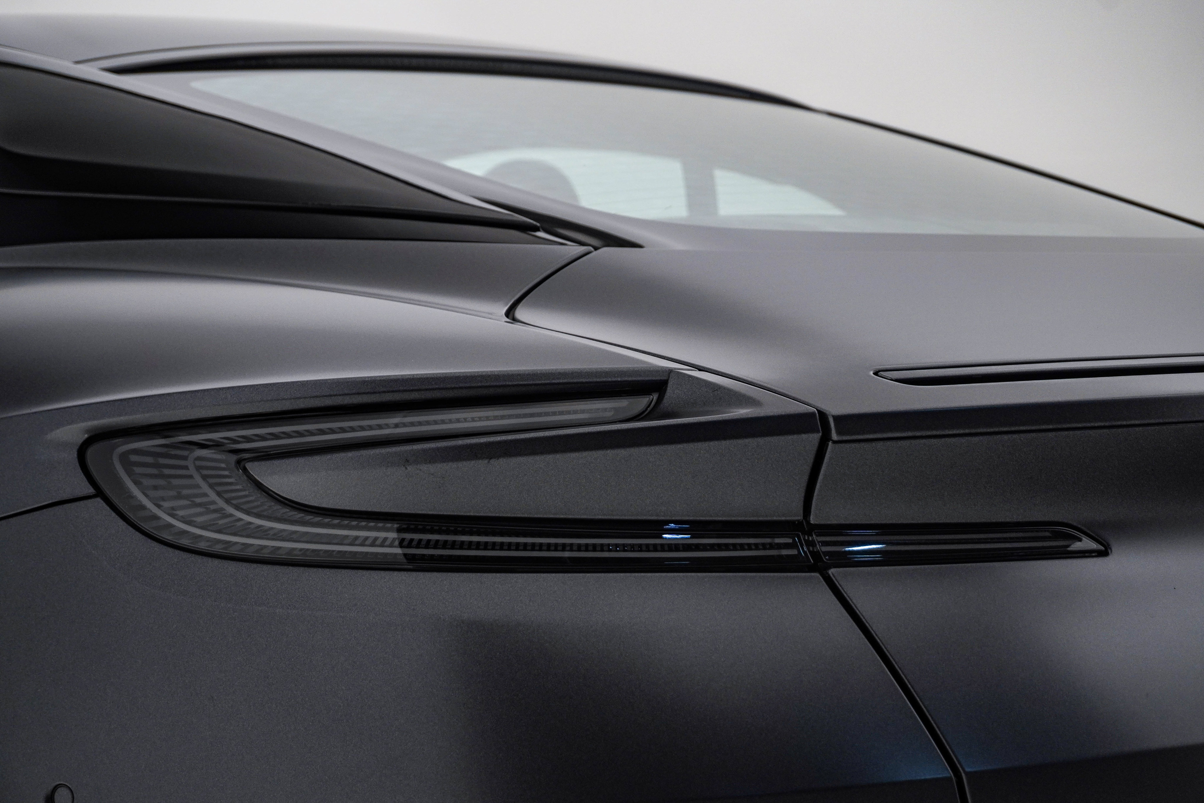 Used 2024 Aston Martin DB12 Coupe RWD image 13