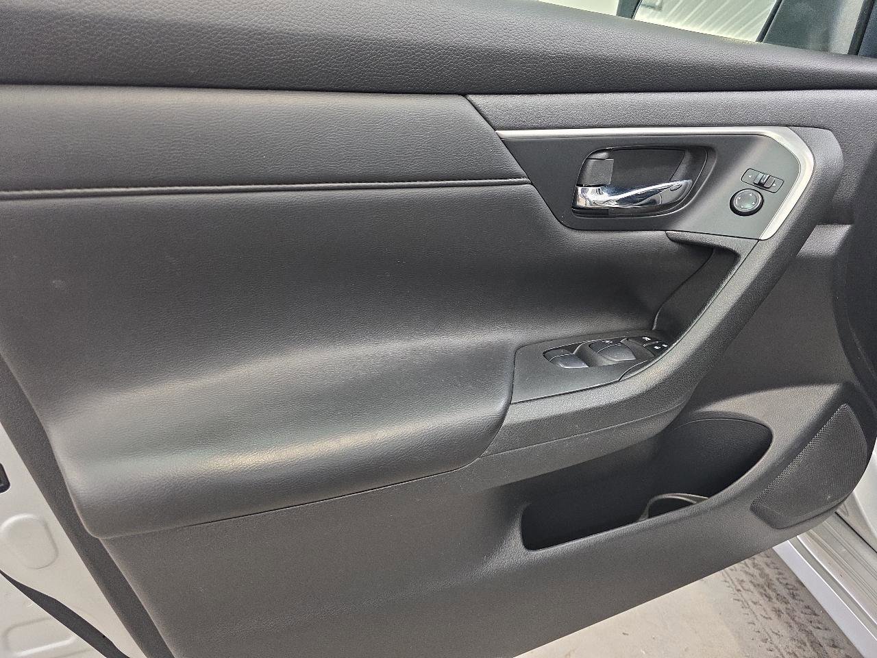 Used 2015 Nissan Altima 2.5 S w/ Power Driver Seat Package FWD image 25