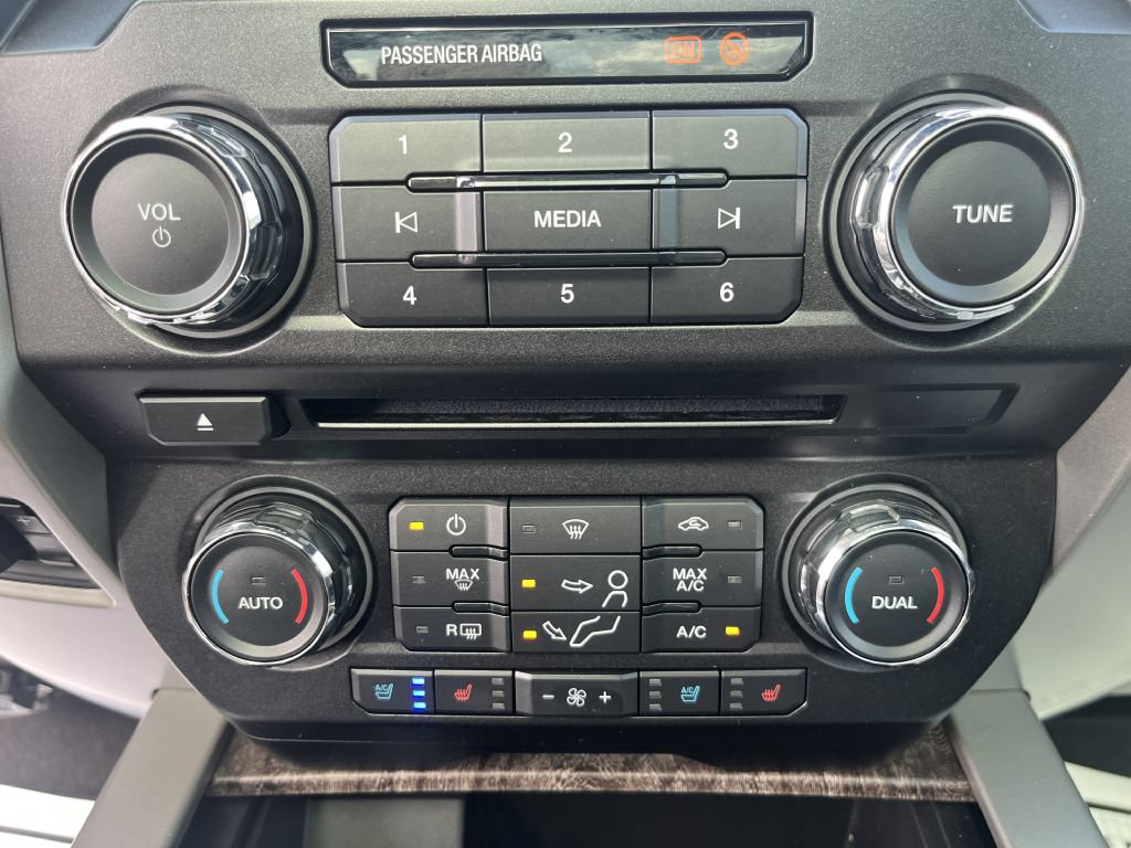 Used 2017 Ford F250 Lariat w/ Lariat Ultimate Package AWD/4WD image 26