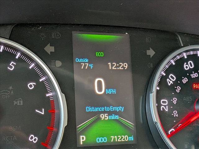 Used 2021 Toyota RAV4 LE FWD image 5