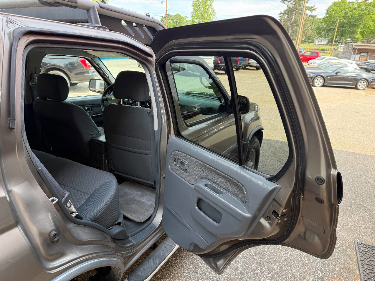 Used 2004 Nissan Xterra XE AWD/4WD image 16