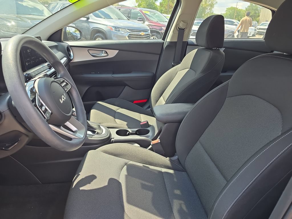 Certified 2023 Kia Forte LXS w/ LXS Technology Package FWD image 5