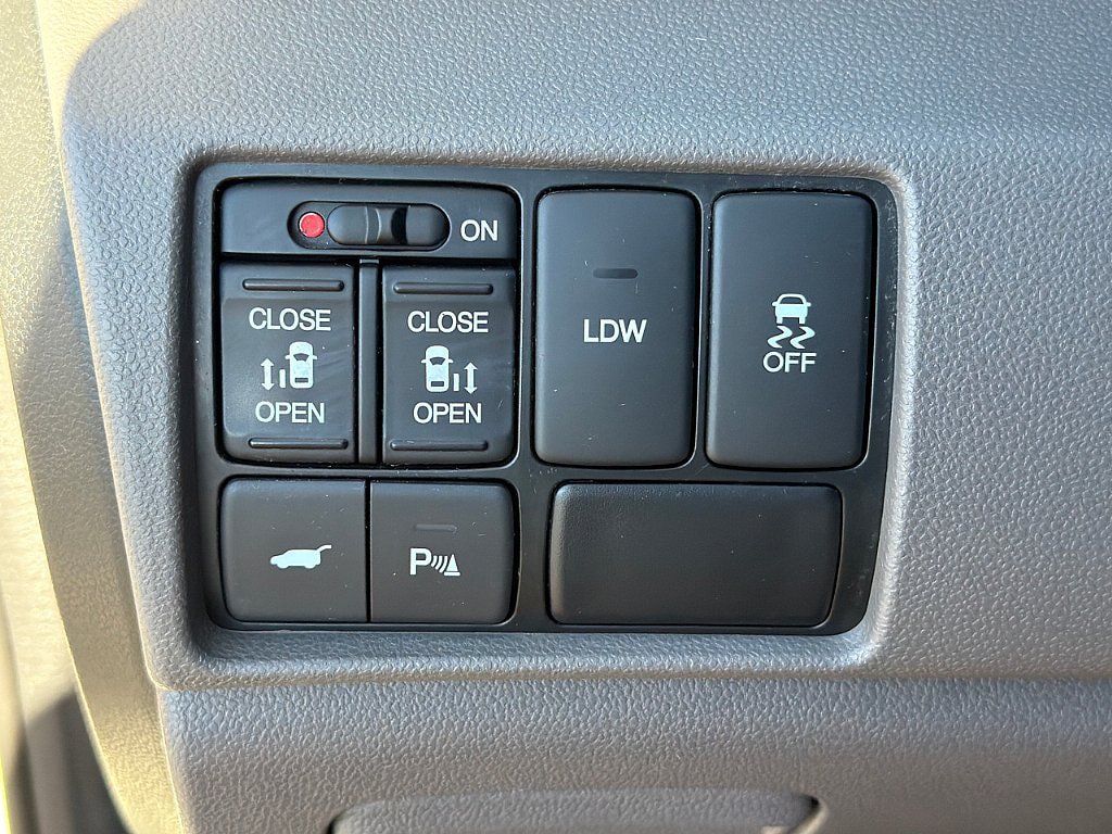 Used 2014 Honda Odyssey Touring Elite image 25