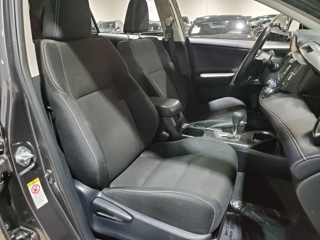 Used 2018 Toyota RAV4 XLE FWD image 13