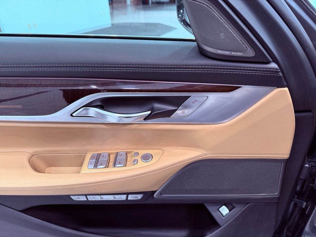 Used 2017 BMW 750i xDrive image 22