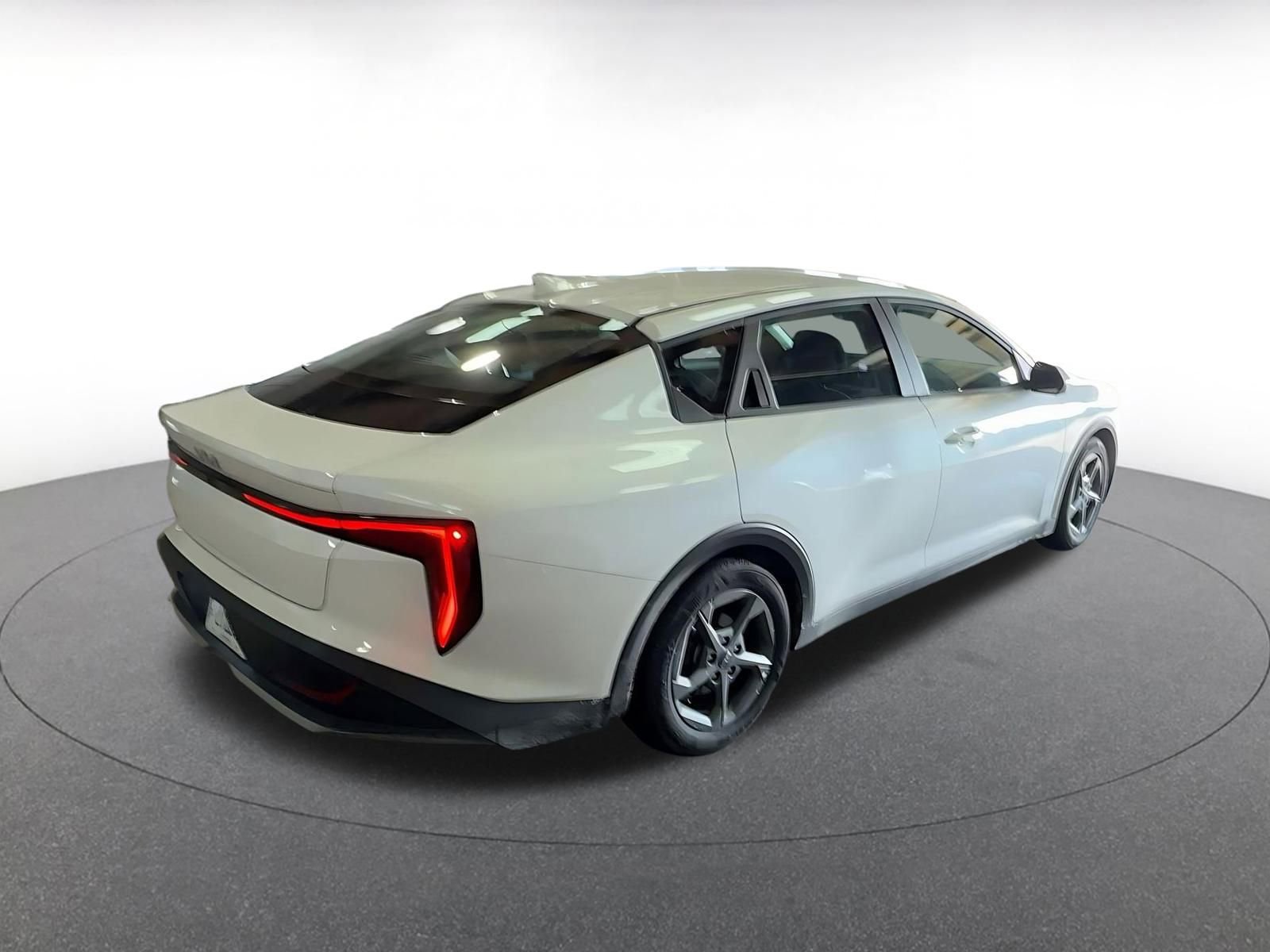 Used 2025 Kia K4 LXS image 8