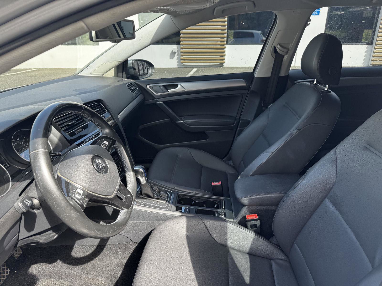 Used 2015 Volkswagen e-Golf SEL Premium image 6