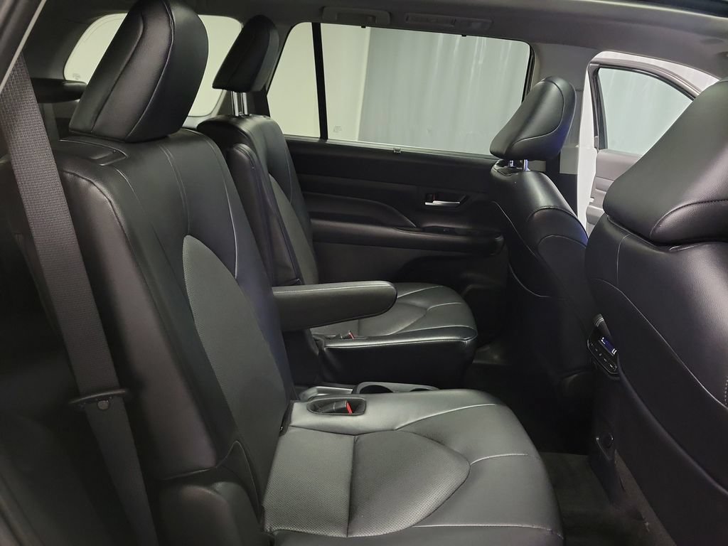 Used 2024 Toyota Grand Highlander AWD image 22