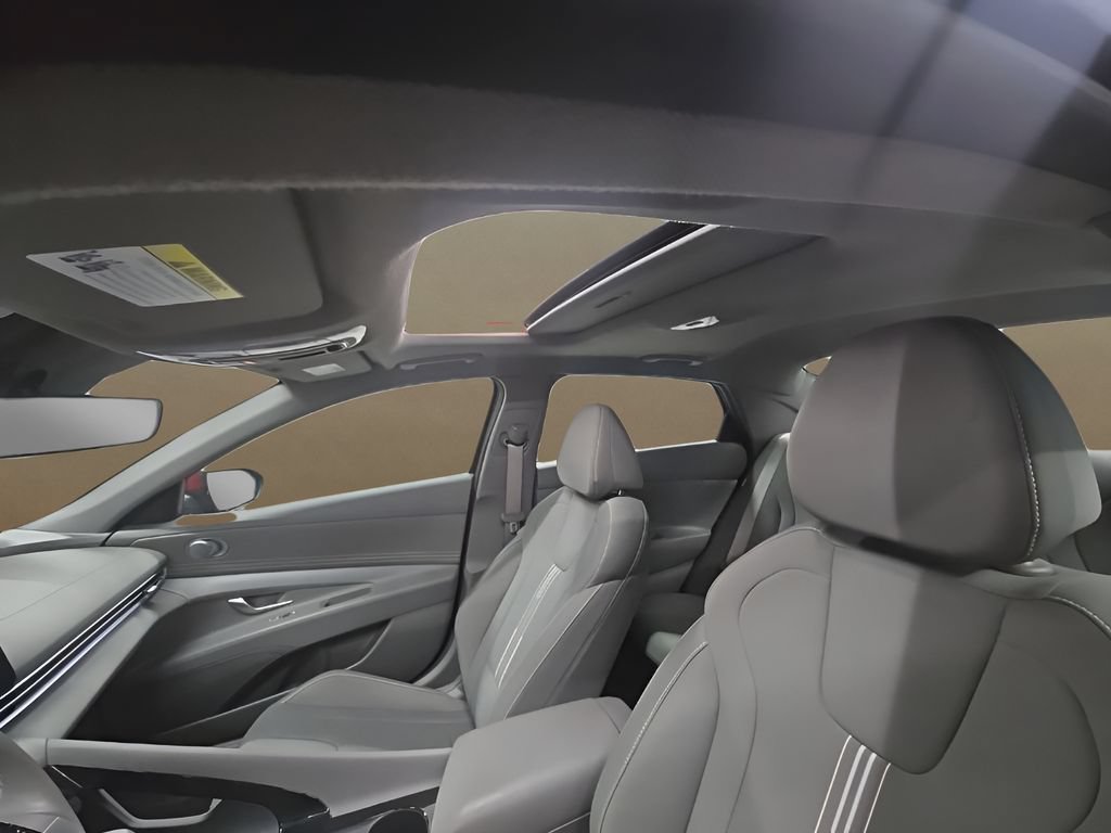 Used 2025 Hyundai Elantra SEL FWD image 39
