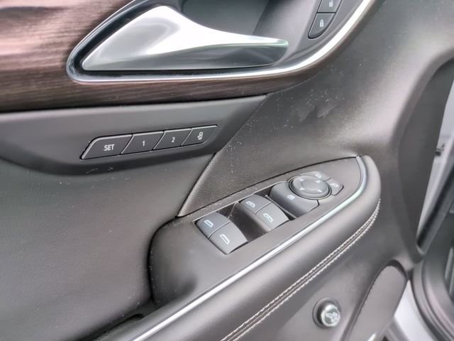 Used 2023 Buick Envision Avenir image 17