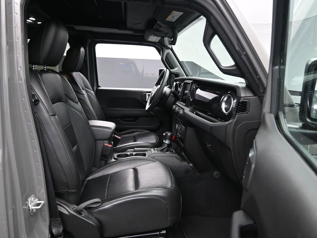 Used 2023 Jeep Wrangler Altitude image 33