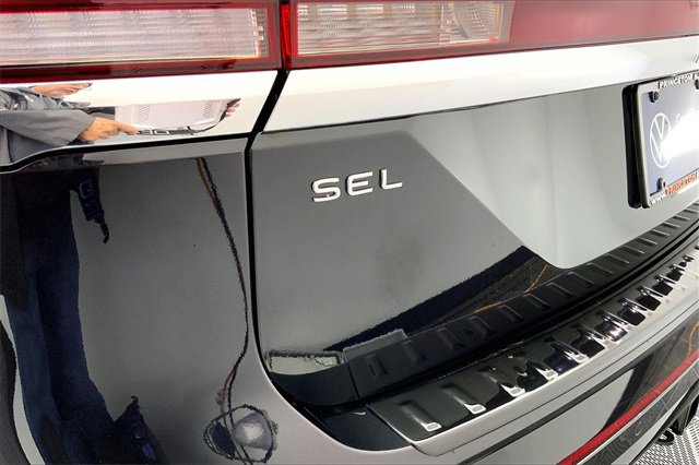 Used 2025 Volkswagen Atlas SEL Premium R-Line image 8