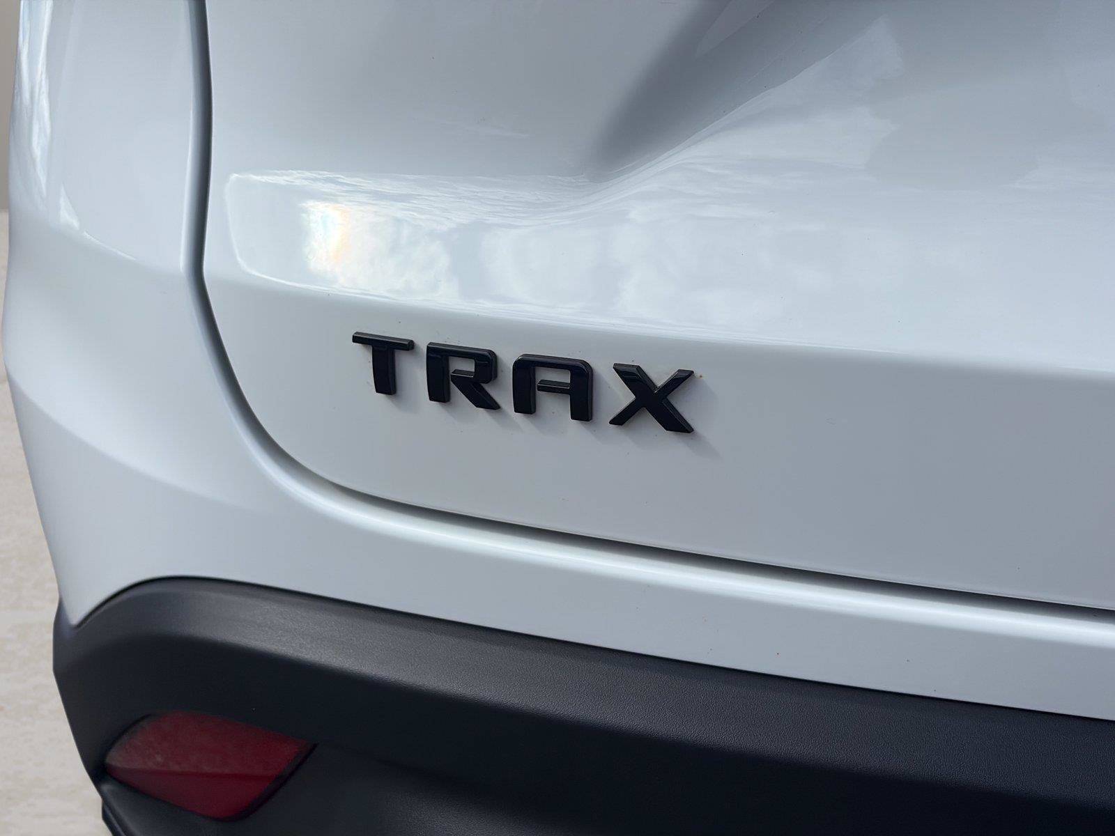 Used 2025 Chevrolet Trax RS FWD image 43
