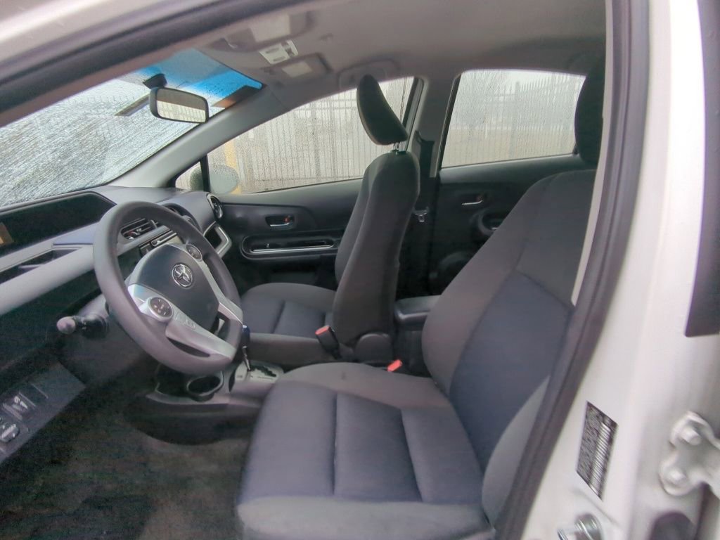 Used 2016 Toyota Prius C Two image 6