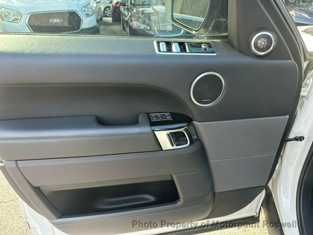 Used 2018 Land Rover Range Rover Sport HSE Dynamic image 11