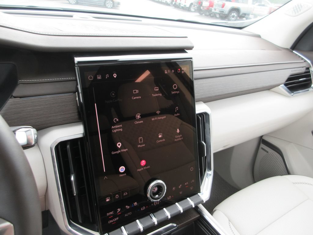 Certified 2025 GMC Acadia Denali AWD/4WD image 31