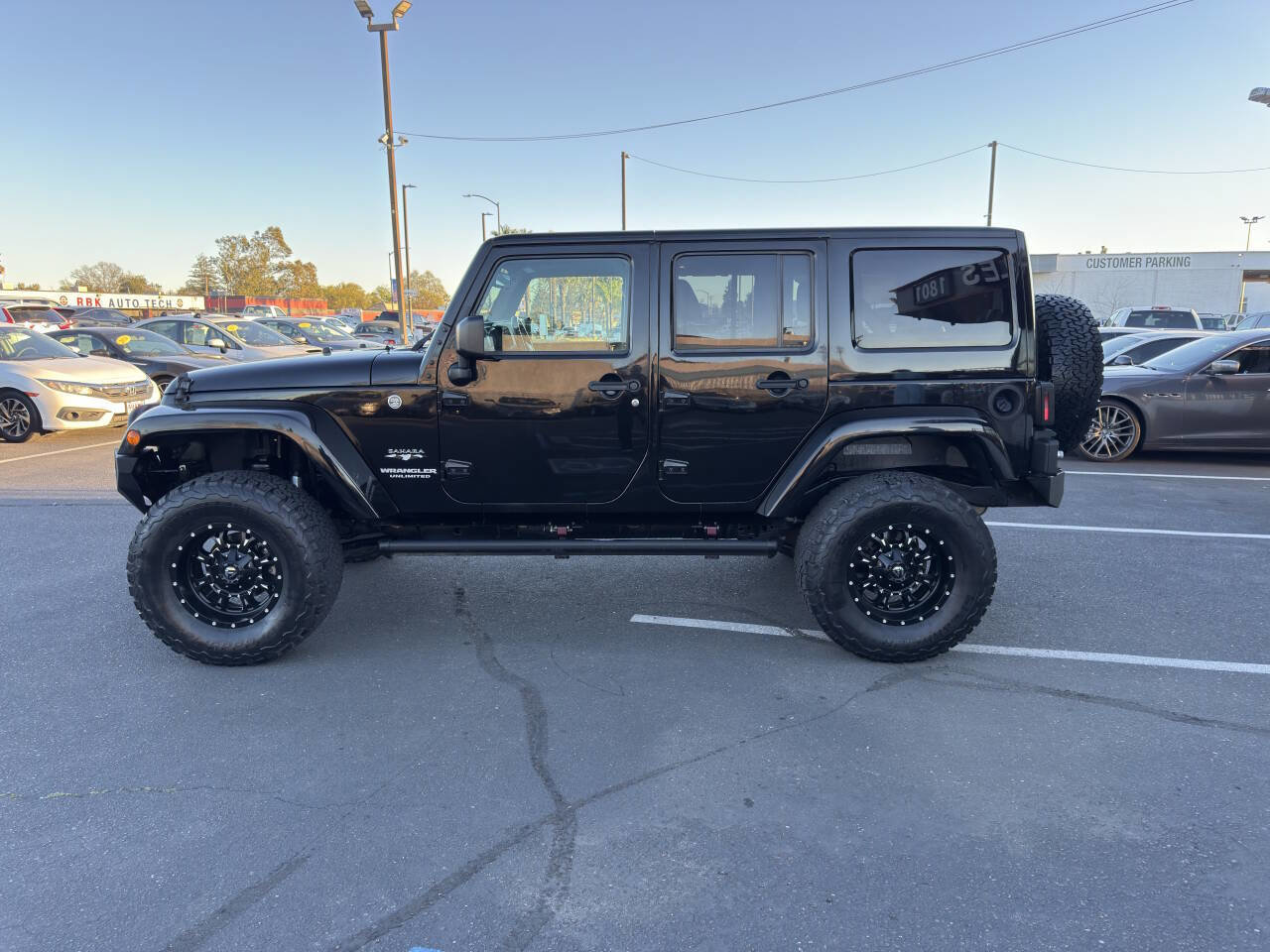 Used 2016 Jeep Wrangler Unlimited Sahara w/ Connectivity Group image 6