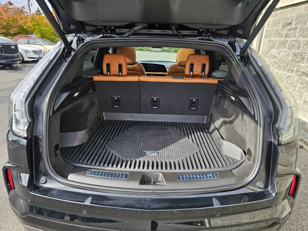 Used 2025 Cadillac XT4 Sport image 7
