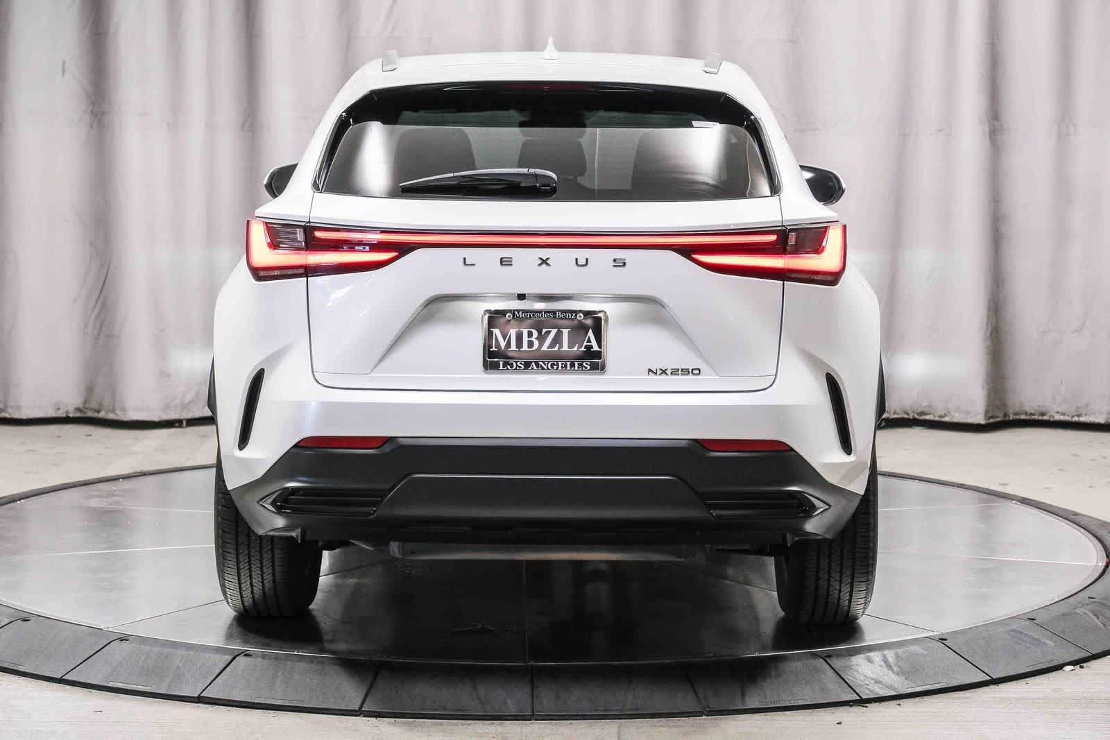 Used 2024 Lexus NX 250 FWD image 3