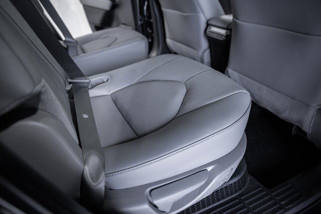 Used 2024 Toyota Highlander Platinum image 34