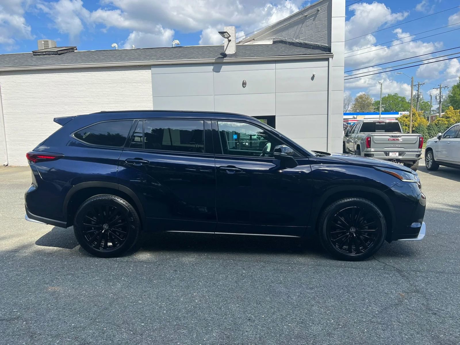 Used 2025 Toyota Highlander XSE image 3