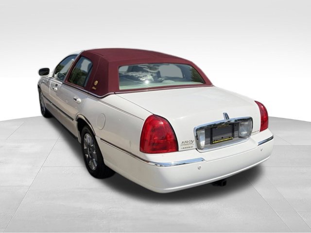 Used 2004 Lincoln Town Car Ultimate RWD image 30