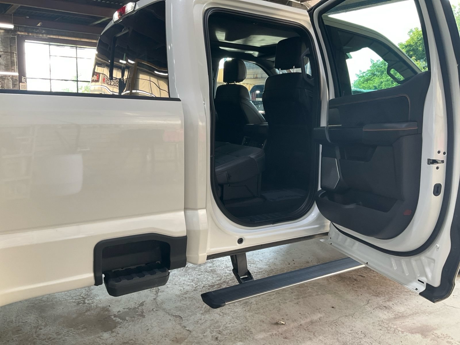 Used 2023 Ford F350 Platinum w/ FX4 Off-Road Package AWD/4WD image 18